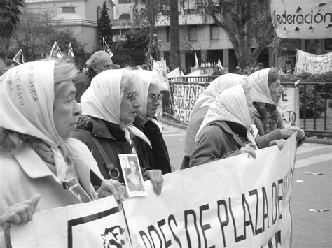 abuelas del hub|Mothers of Plaza de Mayo .